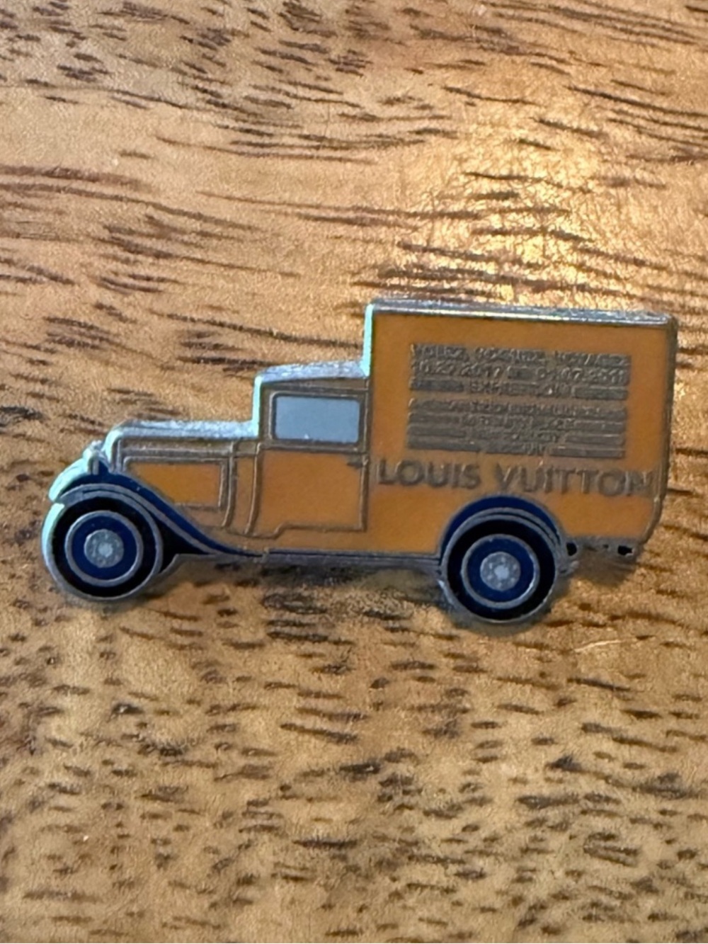 LOUIS VUITTON pin - Picture 2 of 3